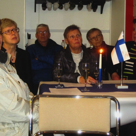 Esityksiä kuunneltiin vakavina