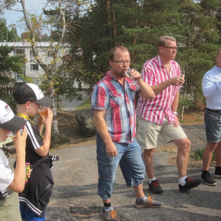 5. Kylmää ja maistuvaa on kuohujuoma. Ja lapsilla omansa.