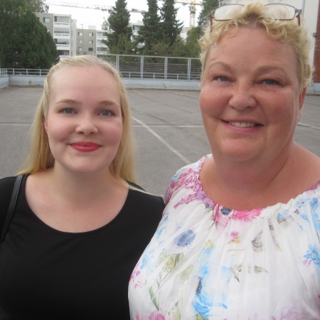 21. Salla Vainikka ja tytär Tuuli. Rakkauden musiikkiin tuleva mus.maisteri Tuuli on perinyt äidiltään.