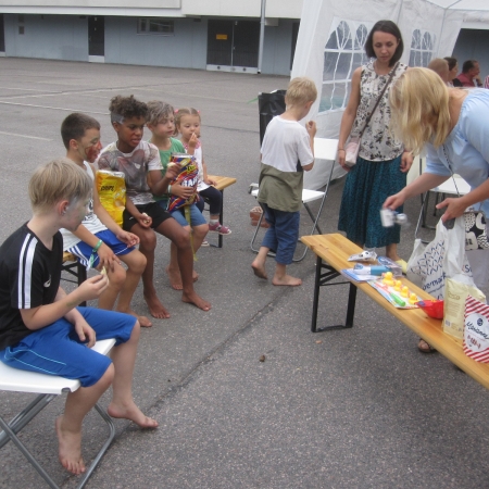 22. Eipä ollut lapsillakaan valittamista. Kaikenlaista ohjelmaa ja herkkua oli tarjolla.
